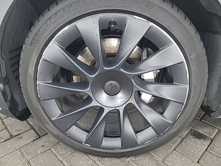 Foto 18 van Tesla Model Y