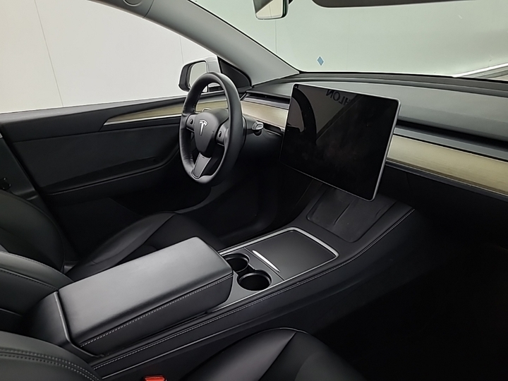 Foto 7 van Tesla Model Y