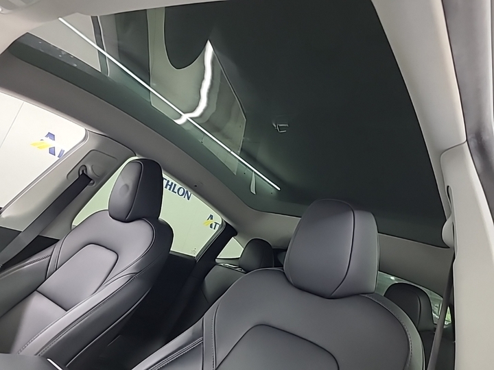 Foto 16 van Tesla Model Y