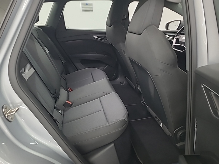 Photo 8 of Audi Q4 e-tron