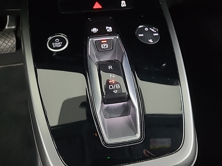 Photo 13 of Audi Q4 e-tron