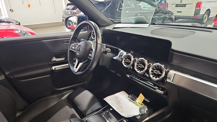 Foto 8 van Mercedes EQB