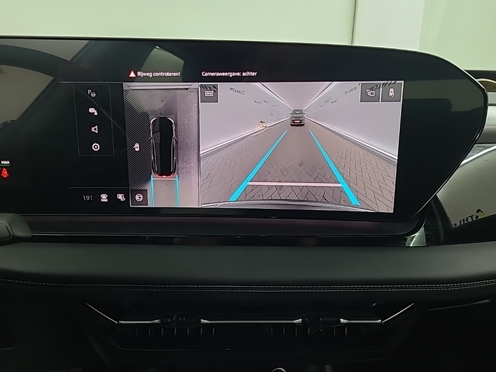 Foto 11 van Audi Q6 sportback e-tron