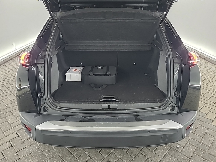 Foto 6 van Peugeot E-2008