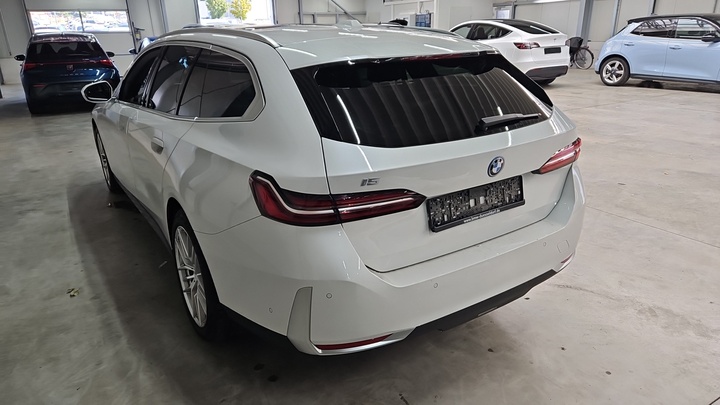 Foto 4 van BMW i5