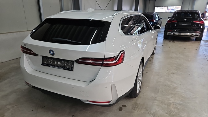 Foto 5 van BMW i5