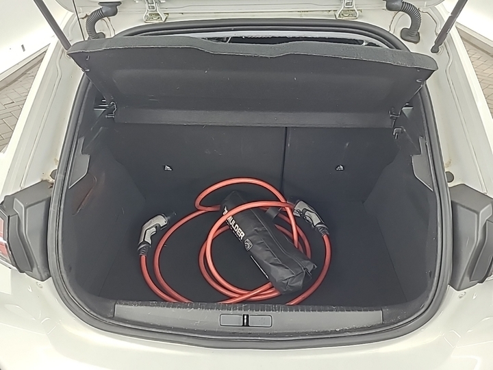 Photo 6 of Peugeot E-208