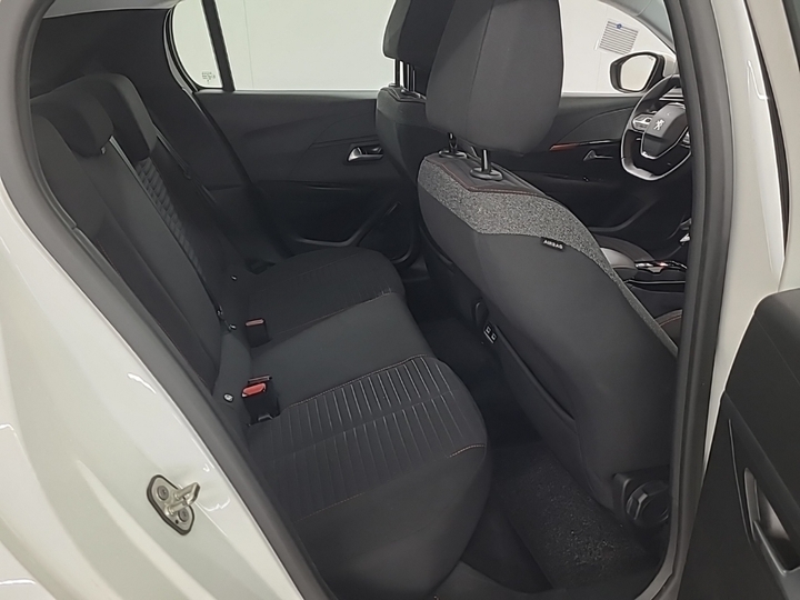 Photo 8 of Peugeot E-208