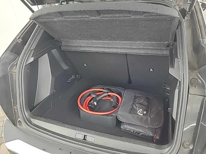 Foto 4 van Peugeot E-2008