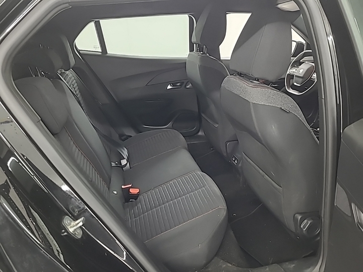 Foto 6 van Peugeot E-2008