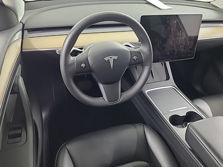 Foto 9 van Tesla Model Y