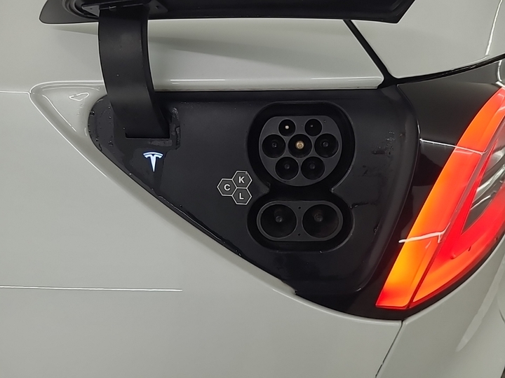 Foto 18 van Tesla Model Y