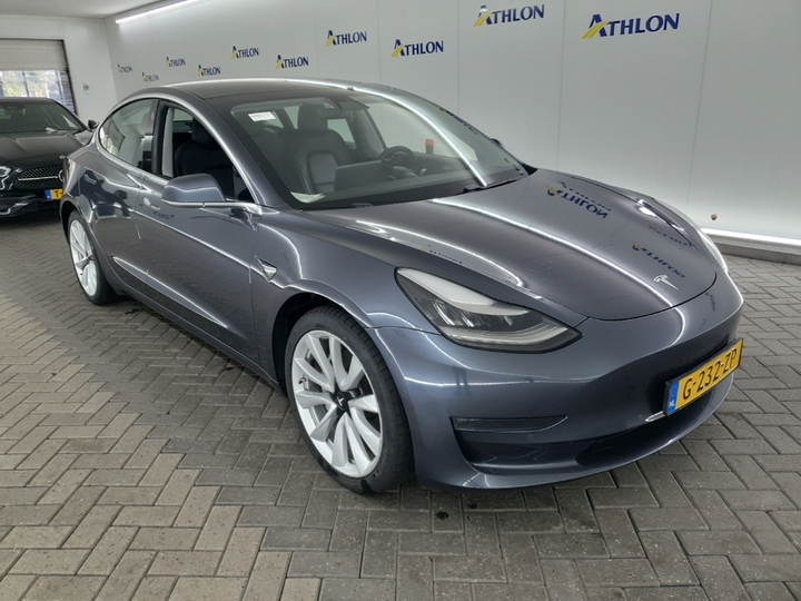 Photo 3 of Tesla Model 3