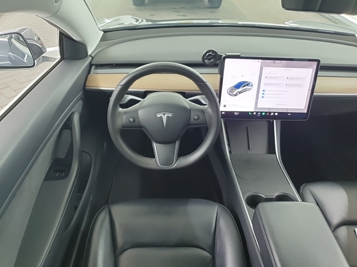 Photo 9 of Tesla Model 3