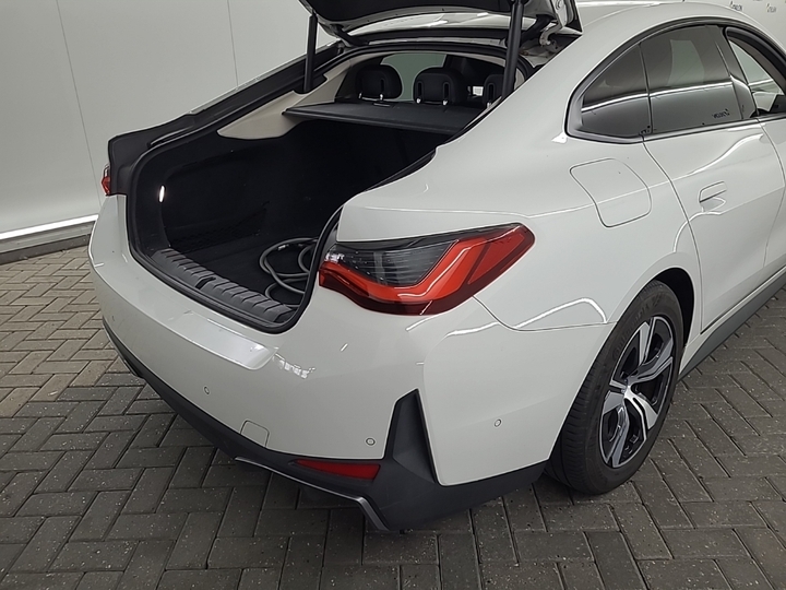 Foto 23 van BMW i4