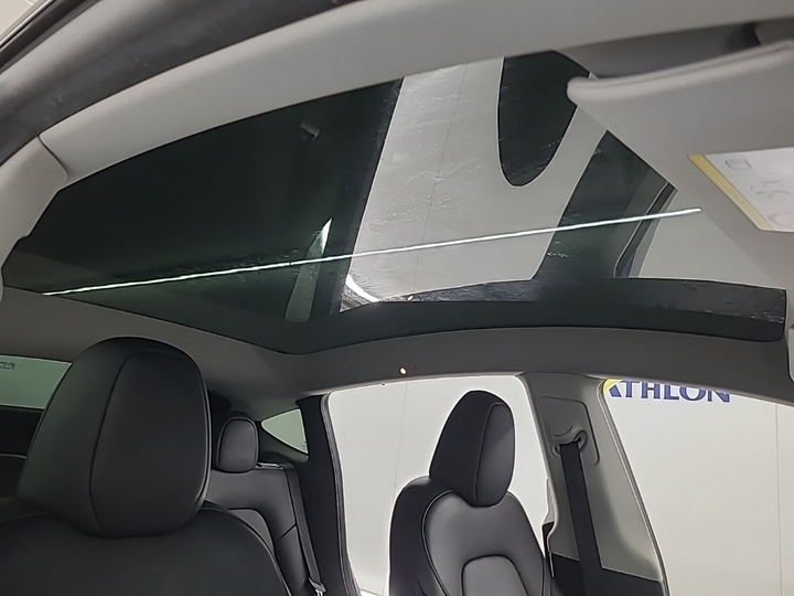 Foto 17 van Tesla Model Y