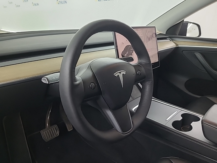 Foto 20 van Tesla Model Y
