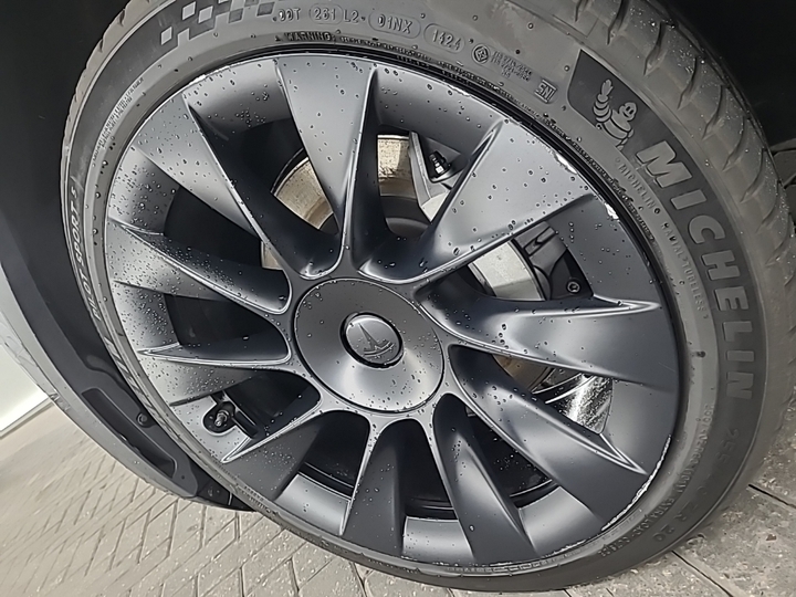 Foto 21 van Tesla Model Y