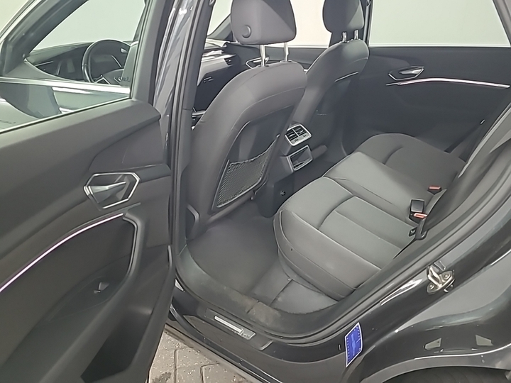 Foto 16 van Audi e-tron