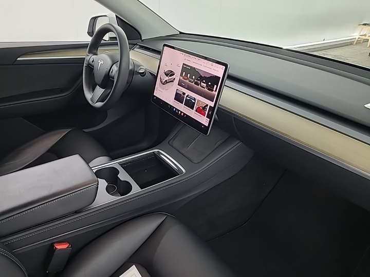 Foto 7 van Tesla Model Y
