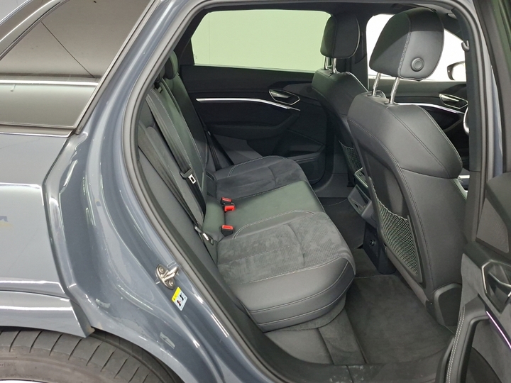 Foto 5 van Audi Q8
