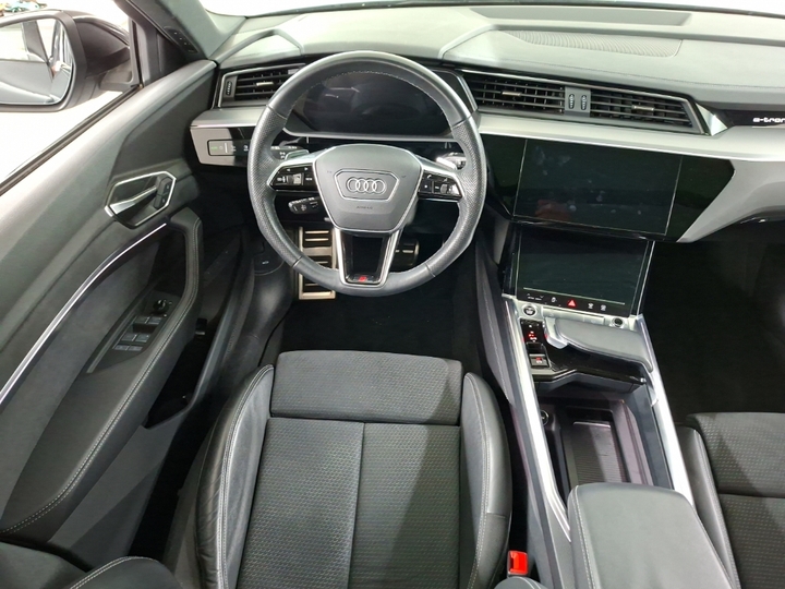Foto 6 van Audi Q8