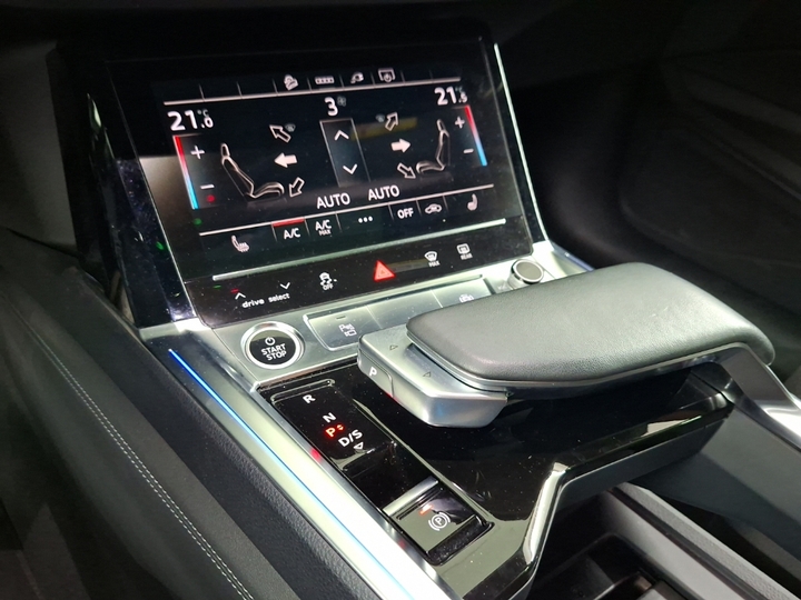 Foto 10 van Audi Q8