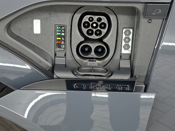 Foto 15 van Audi Q8
