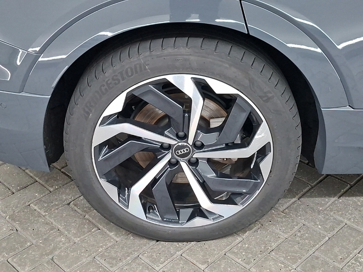 Foto 19 van Audi Q8