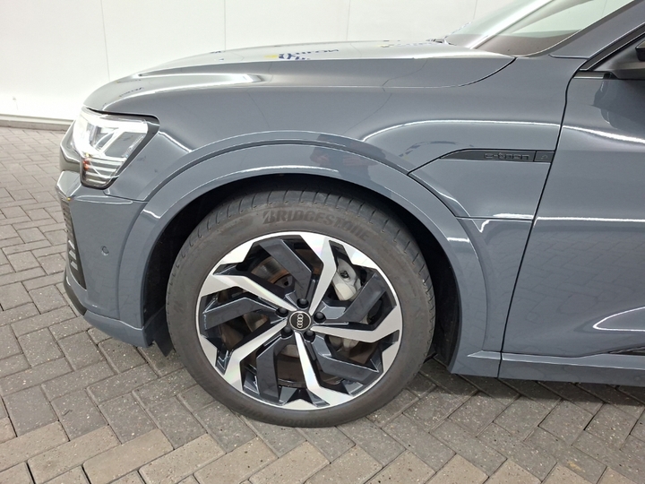 Foto 23 van Audi Q8