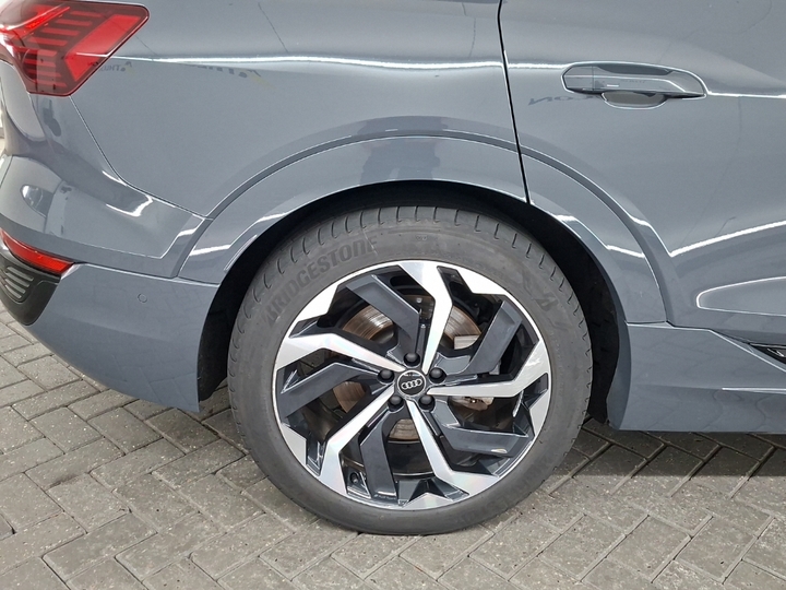 Foto 24 van Audi Q8