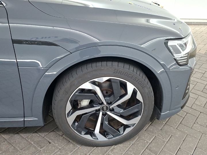Foto 25 van Audi Q8