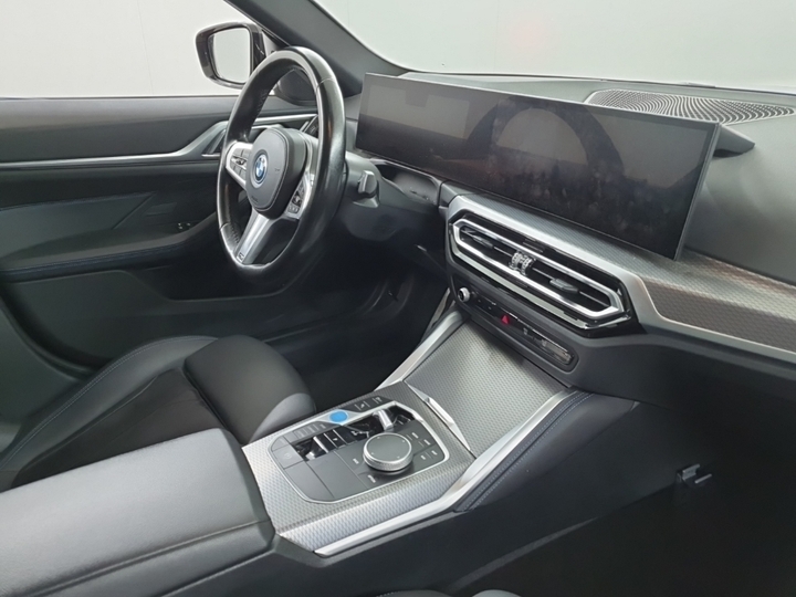 Photo 6 of BMW i4