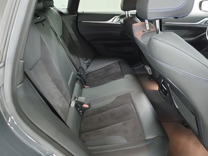 Photo 7 of BMW i4