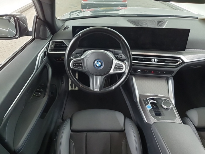 Photo 8 of BMW i4