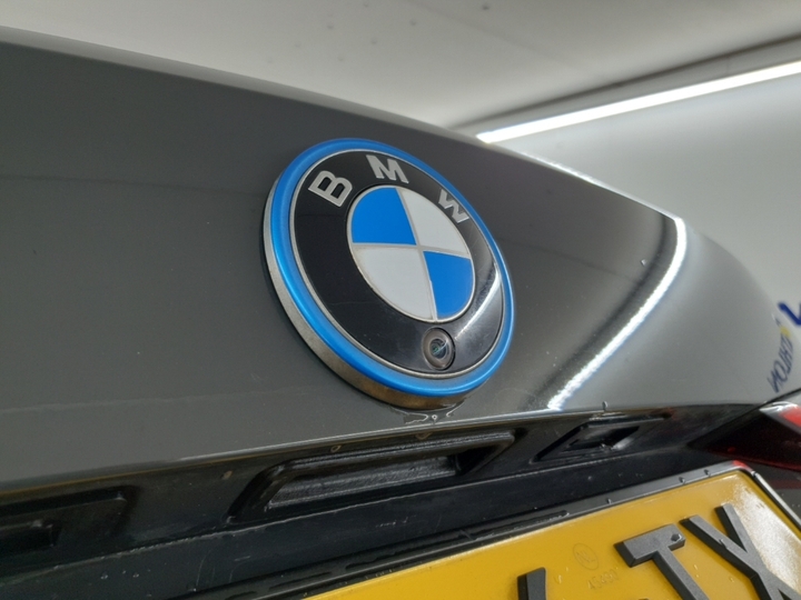 Photo 15 of BMW i4