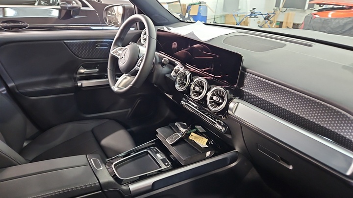 Foto 8 van Mercedes EQB