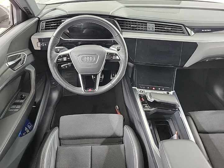 Foto 9 van Audi Q8