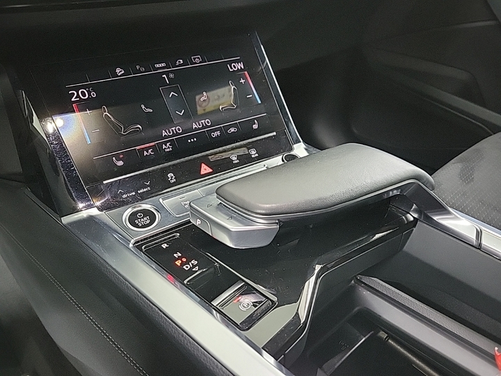 Foto 12 van Audi Q8