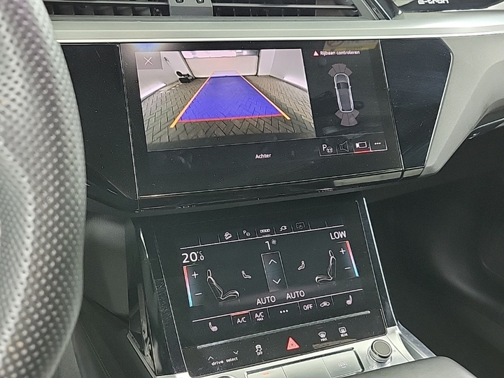 Foto 15 van Audi Q8