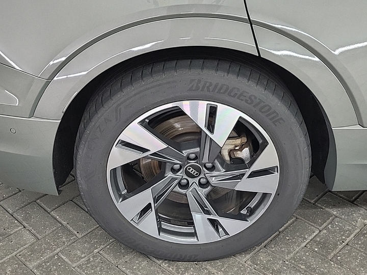 Foto 19 van Audi Q8