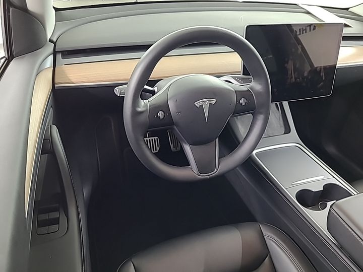 Foto 9 van Tesla Model Y