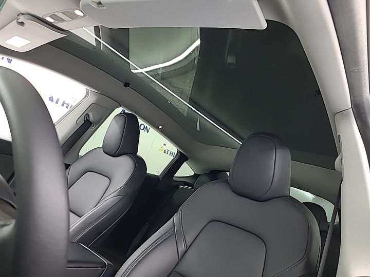 Foto 14 van Tesla Model Y