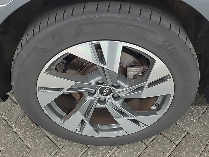 Foto 20 van Audi e-tron