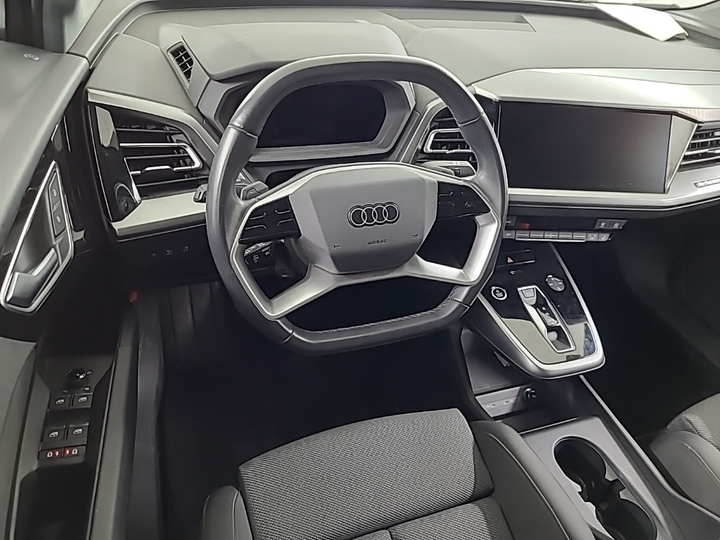 Photo 9 of Audi Q4 e-tron