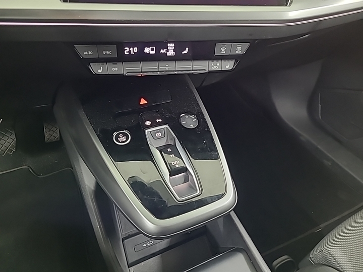 Photo 11 of Audi Q4 e-tron