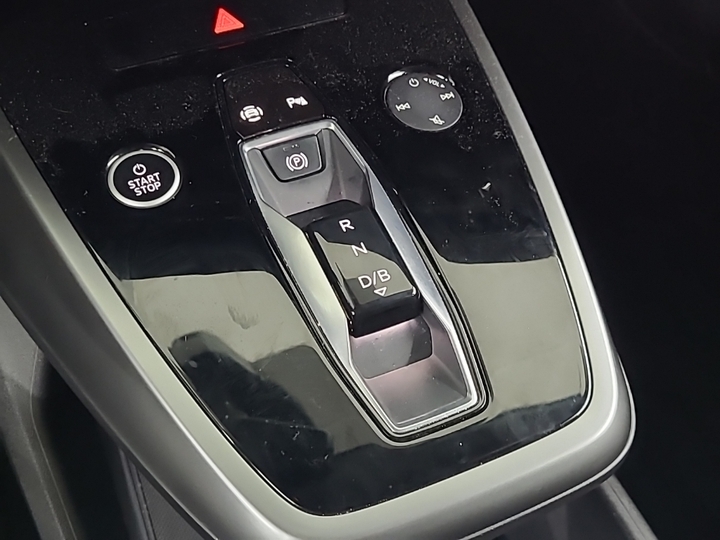Photo 13 of Audi Q4 e-tron
