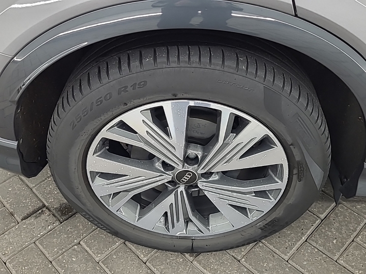 Photo 19 of Audi Q4 e-tron