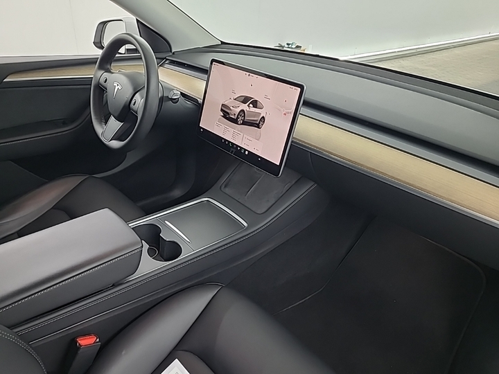 Foto 7 van Tesla Model Y