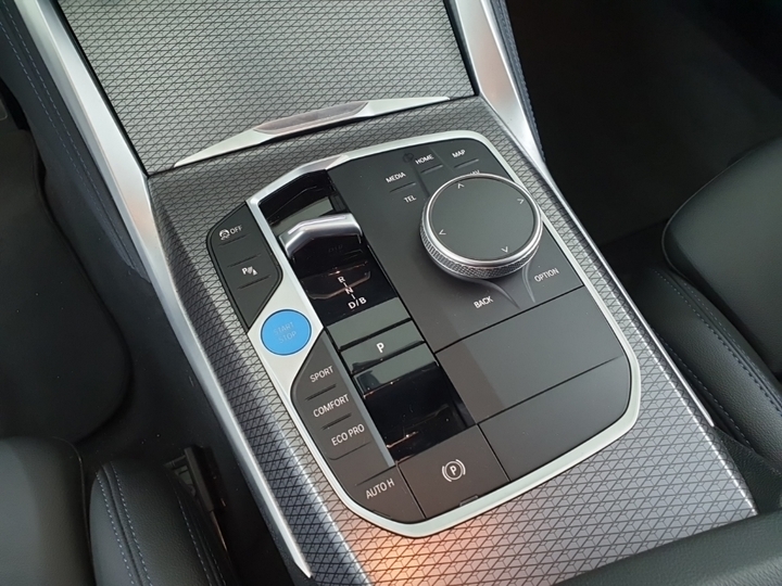 Photo 11 of BMW i4